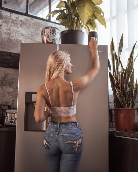 Alrun Steiner_ estrella porno perfecta galerías