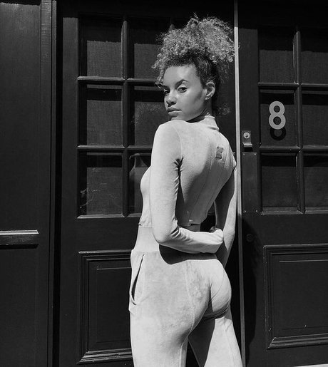 Lara never laura modelo superior archivo