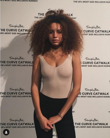 Lara never laura actriz atractiva foto