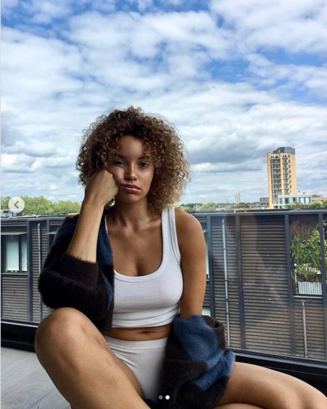 Lara never laura buen modelo galerías