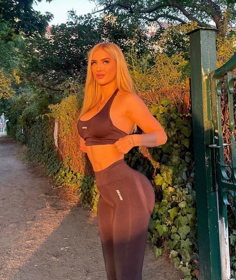 Edda Elisa estrella porno bonita fotos