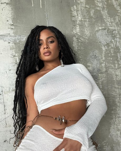 Essence Tatiana estrella porno perfecta galerías