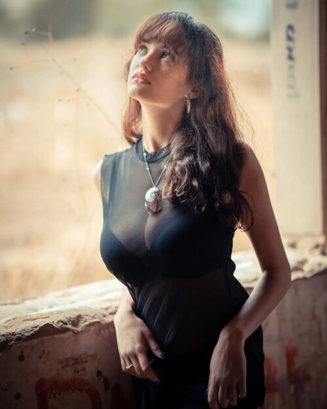 Linoy Tavore estrella adulta foto