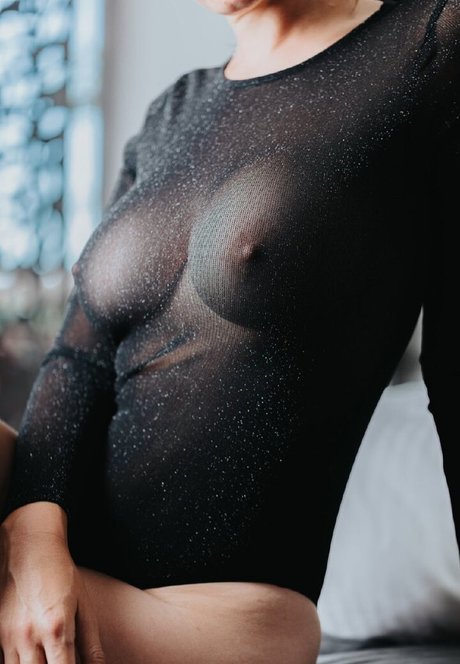 Nadege Lacroix estrella atractiva fotos