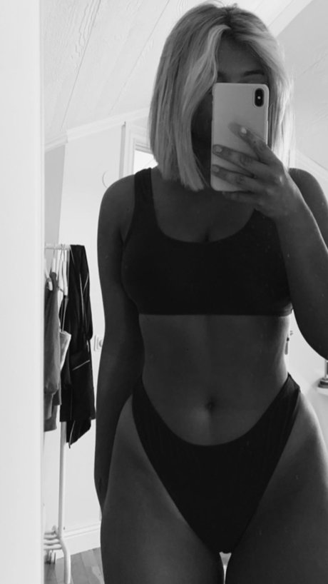 Tuva Oesgard actriz perfecta foto