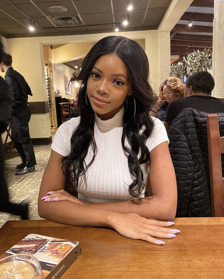 LilYujiVert actriz de arte archivo