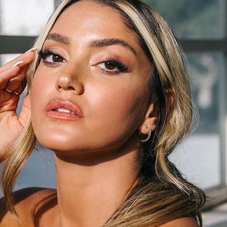 Yarden Harham hermosa estrella imágenes