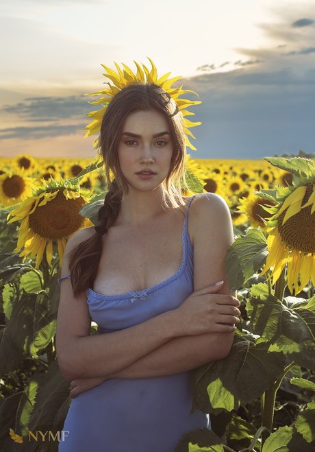 Alina Soleada estrella porno de arte foto