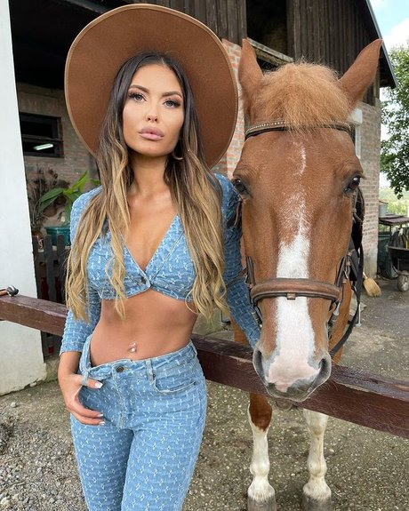 Ana Radulovic bonita actriz imagen