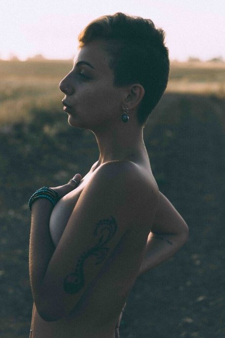 Tohar Frie estrella porno agradable imagen