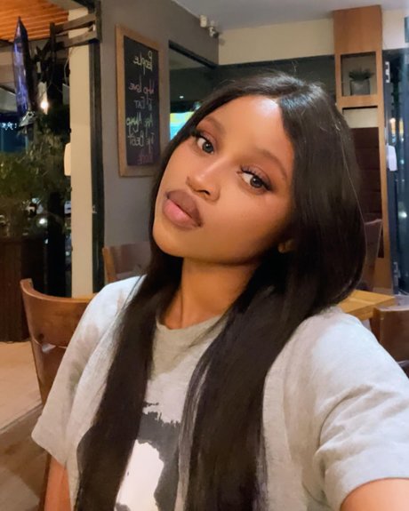 Sharon Gambu estrella caliente archivo