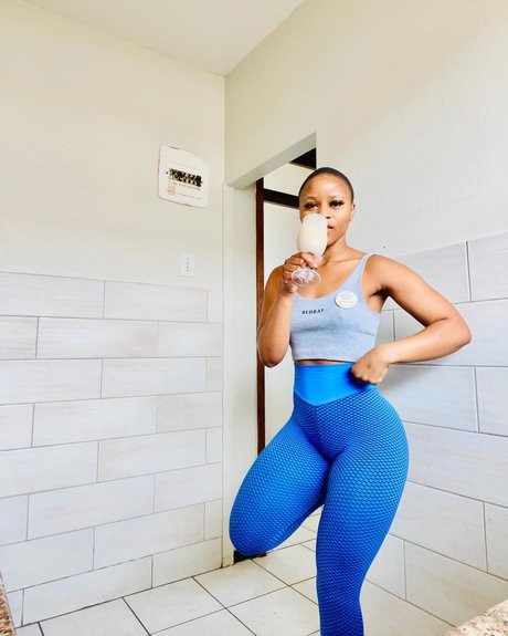 Sharon Gambu estrella sexy galerías