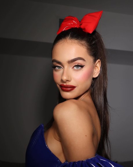 Yael Shelbia estrella del arte imagen