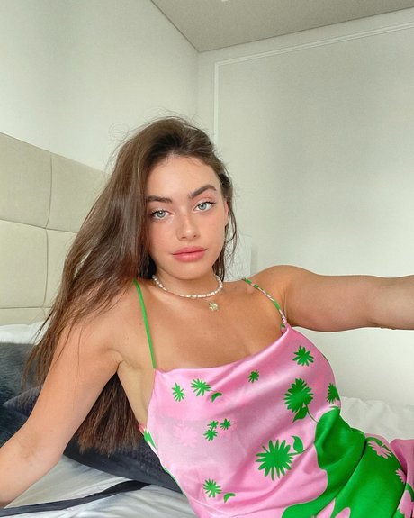 Yael Shelbia linda estrella galería