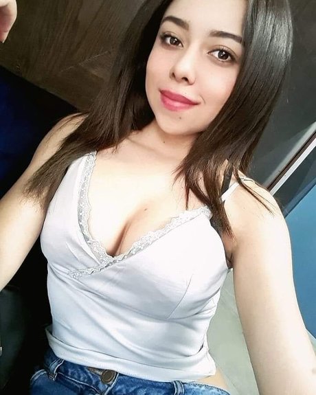 Alma Hernandez modelo superior archivo