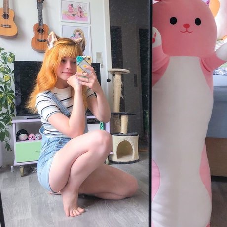 Lilsolle Chickpii modelo pornografico galería