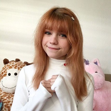 Lilsolle Chickpii sexo estrella porno foto