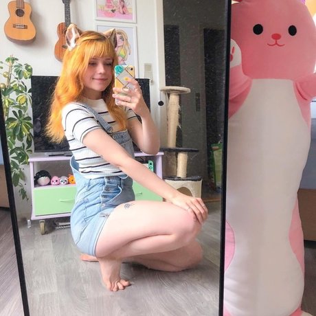 Lilsolle Chickpii buena estrella porno imágenes