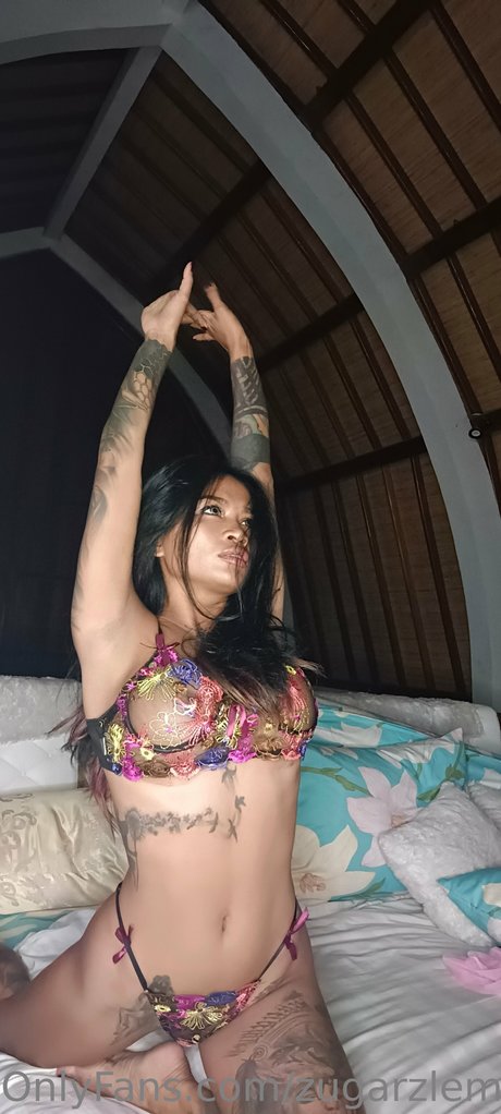 Zarah Leema modelo desnuda fotos