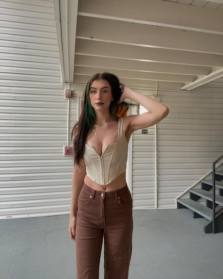 Akamerae_ hermosa modelo imagen