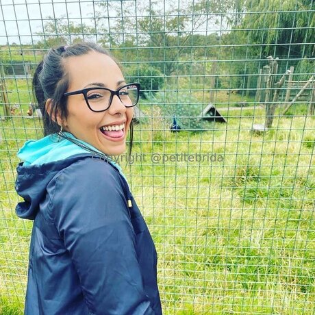 Freepetitebrida buena estrella porno foto