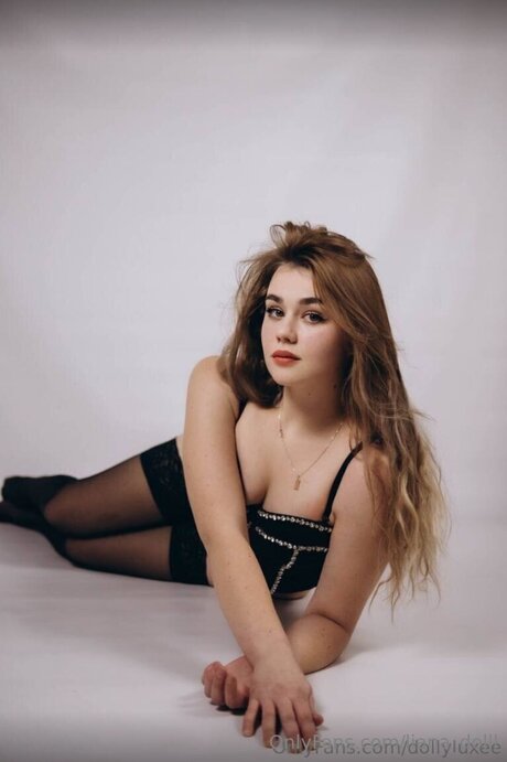 Liana Dolll modelo sexy galería