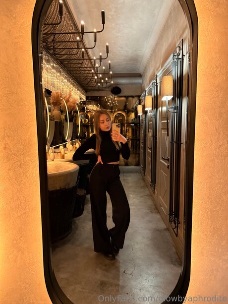 Glowbyaphrodite modelo desnuda fotos