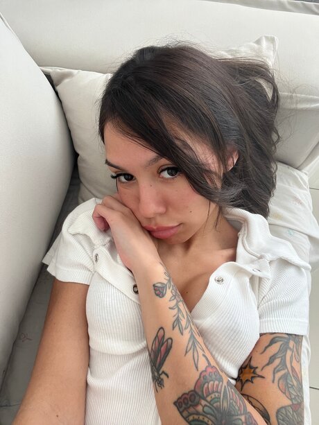 Ninaneedsin modelo desnudo galería