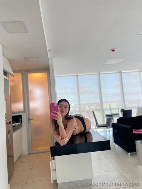 Hannahweber estrella atractiva galerías