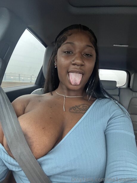 onlyfans gigante erótico caliente archivo