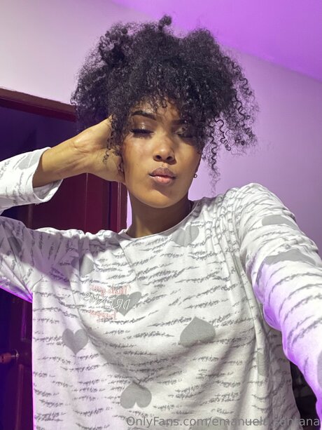 Emanuela Ebony modelo sexual galería