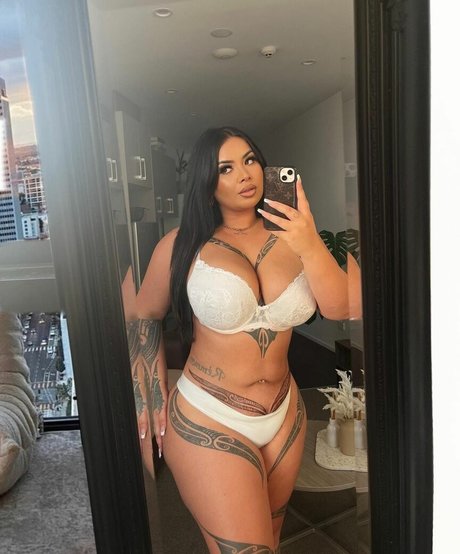 Krisy Erin estrella desnuda imágenes