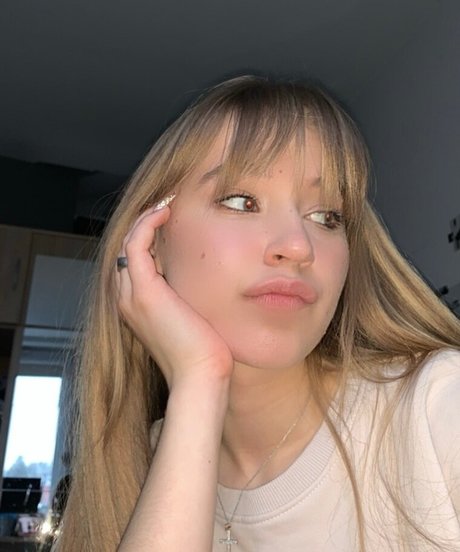 hottieamelia modelo desnudo galería