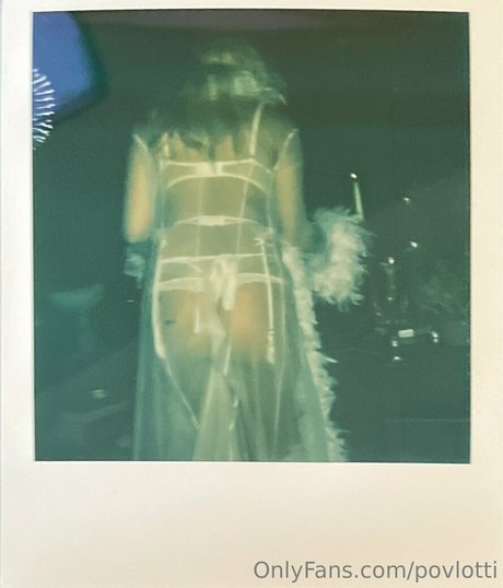 povlotti modelo caliente imágenes