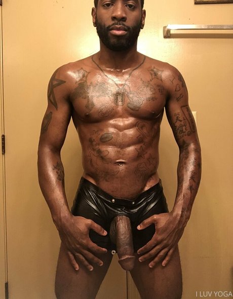 siryoga modelo pornografico imágenes