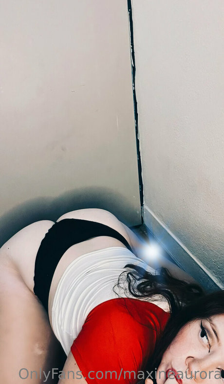 maxineaurora desnudos de estrellas porno foto