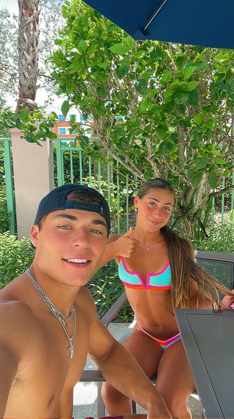 Jenna Sinatra estrella porno de alta calidad archivo