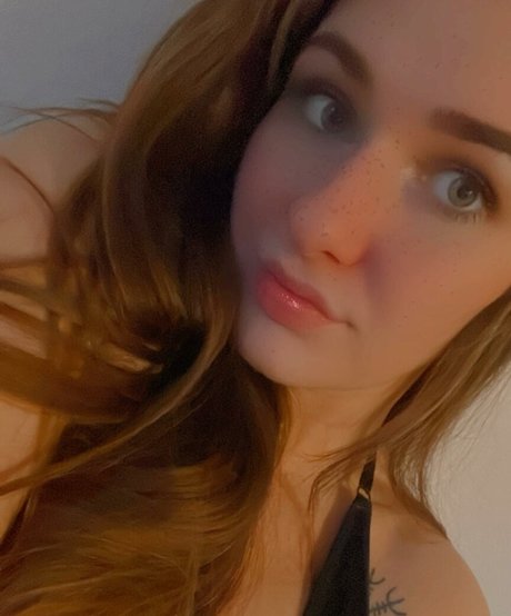 Ella Estrid actriz libre fotos