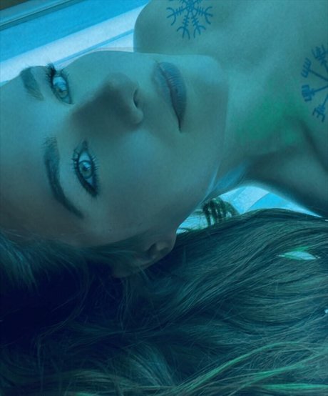 Ella Estrid modelo sexual galerías