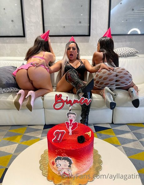 ayllagatina actriz de arte imagen