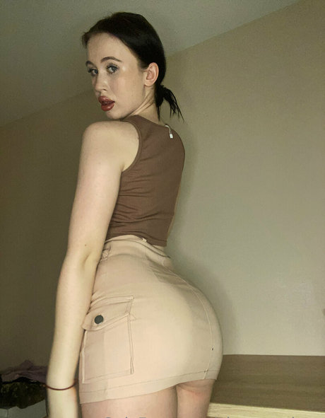 olya coralova actriz desnuda fotos