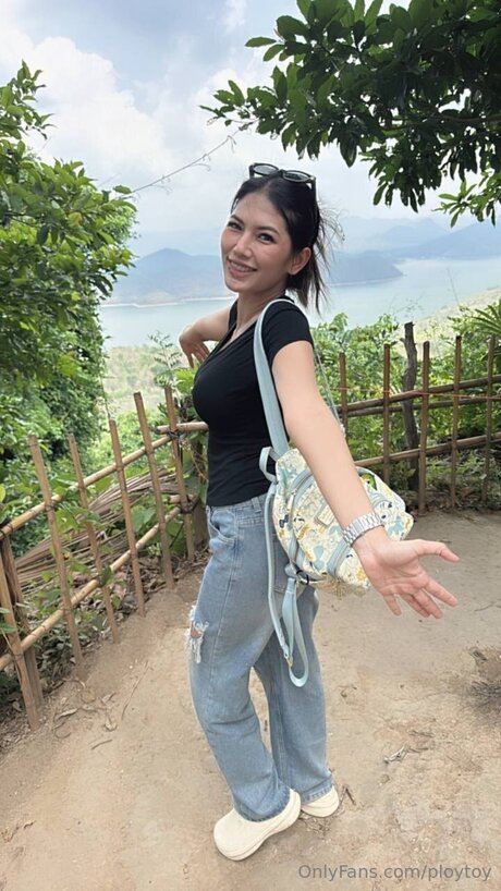 Ploytoy actriz de desnudos fotos