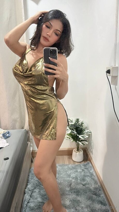 Ploytoy actriz porno imagen