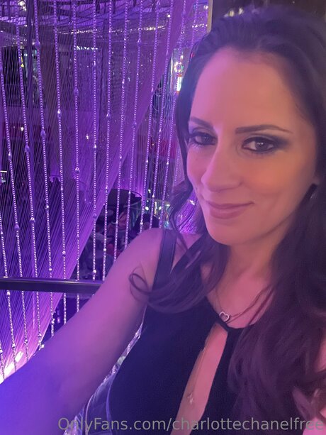 Charlottechanelfree modelo desnuda fotos