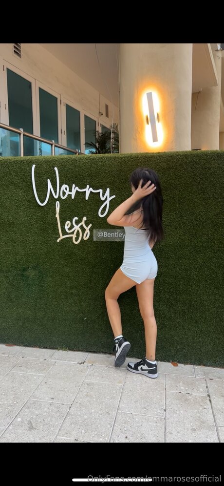 Emmarosesofficial modelo adulto imágenes