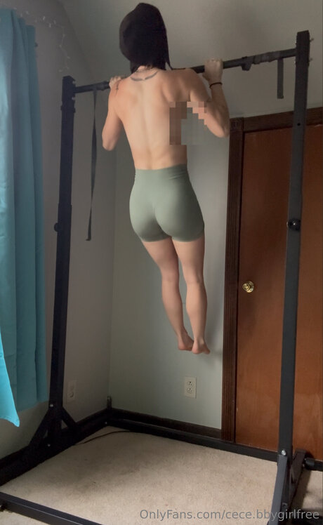 Cece Bbygirlfree desnudos de modelos fotos