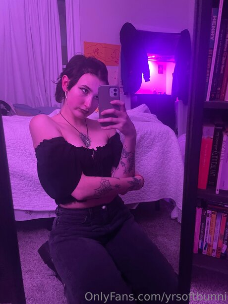 Yrsoftbunni modelo sexy imágenes