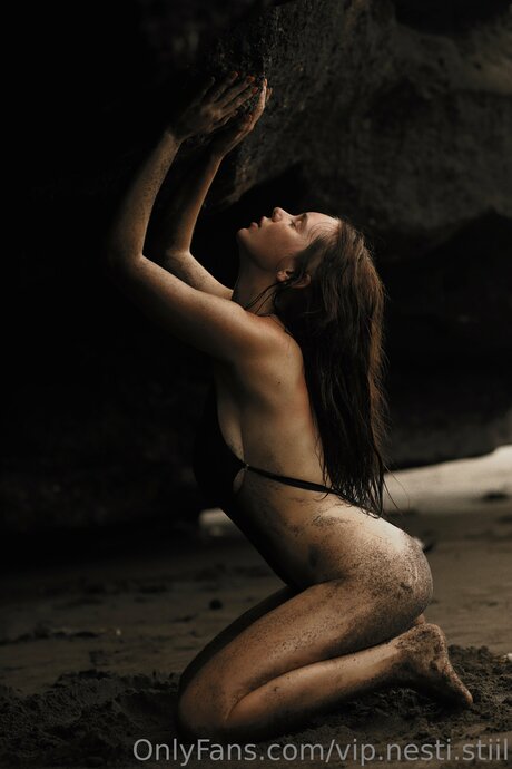 Nesty Still actriz desnuda foto