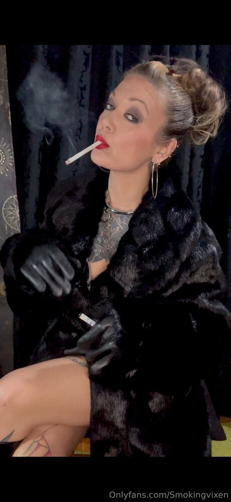 Smokingvixen estrella porno atractiva galerías