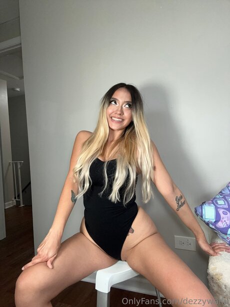 Dezzywaifu modelo agradable imagen